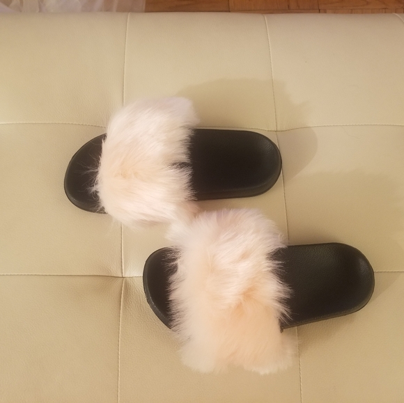Faux fur Slides - Picture 3 of 4